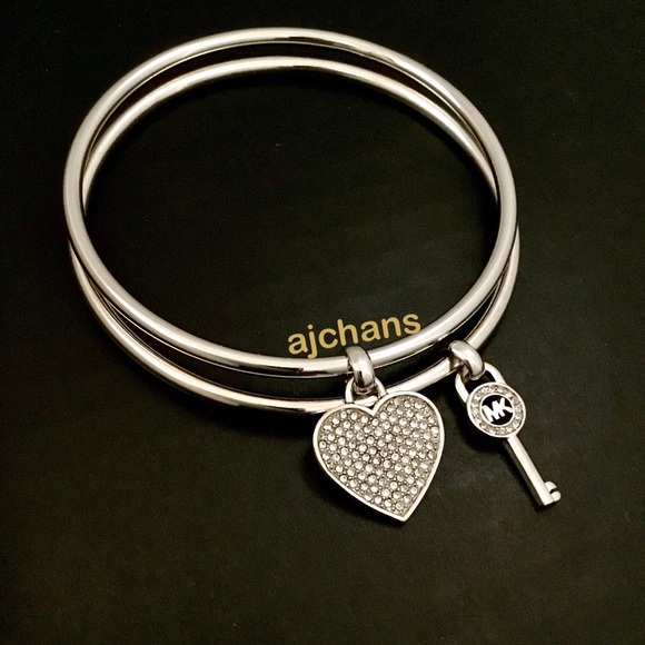NEW Michael Kors Silver Tone Heart/Key Charms Bangle Set - Picture 2 of 4